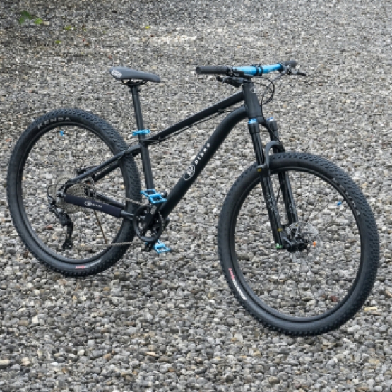 KUbikes 26 MTB Disc schwarz laser blue